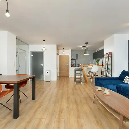 Solna Cracow Air-conditioned With Balcony By Renters Apartment