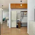 Solna Cracow Air-conditioned With Balcony By Renters דירה *