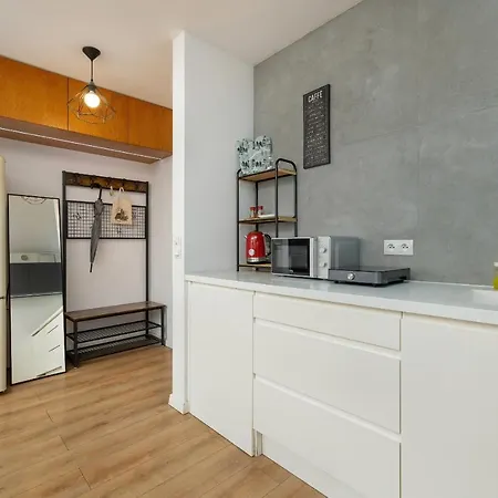 Solna Cracow Air-conditioned With Balcony By Renters Lägenhet
