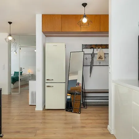 Solna Cracow Air-conditioned With Balcony By Renters Lägenhet *